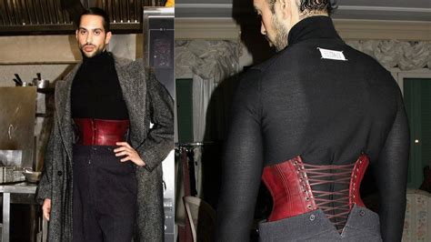 mahmood corsetto